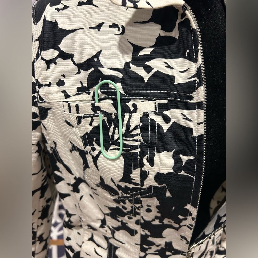 Rare Jones NY Jean Jacket, floral print 4 pockets with collar. NWOT Amazing!! - Picture 8 of 12